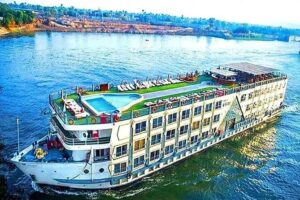 Small Group for a Tour with Nile Cruise
